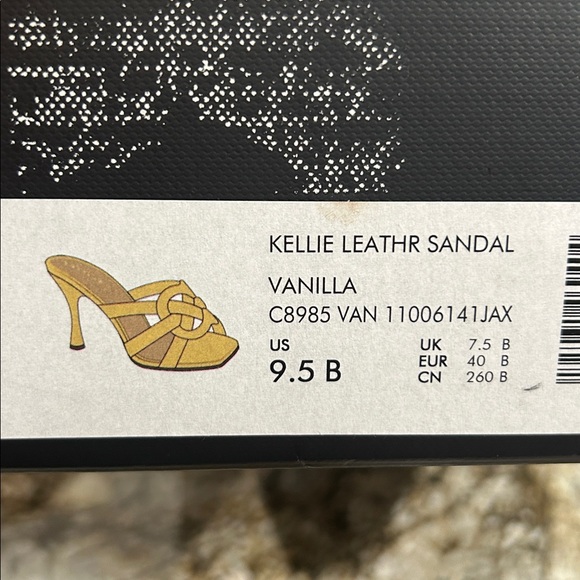 Coach Kellie Leather sandals with heels. Color vanilla. Looks like mustard color - Picture 9 of 9